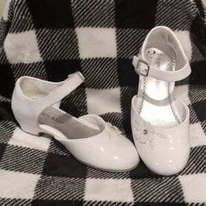Christie & Jill White Dress Shoe 11M